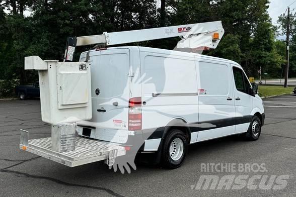 Skyvan UVN35A Platforme aeriene montate pe camion