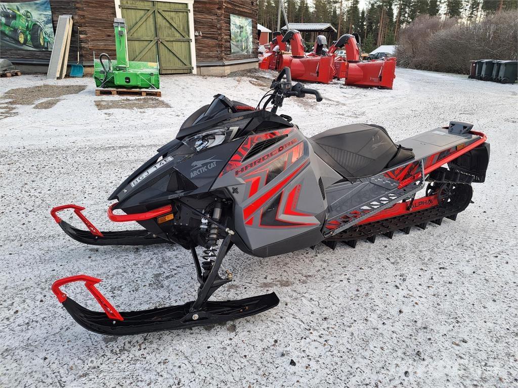 Arctic Cat M 8000 ALPHA Snowmobile