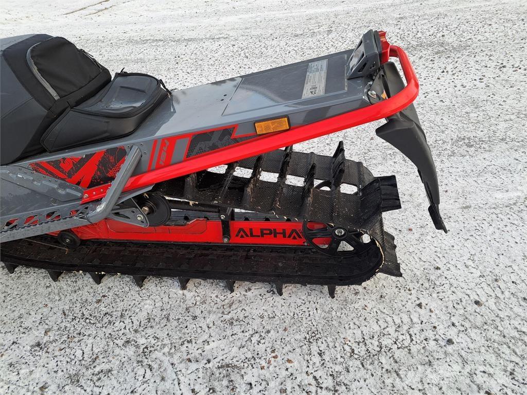 Arctic Cat M 8000 ALPHA Snowmobile