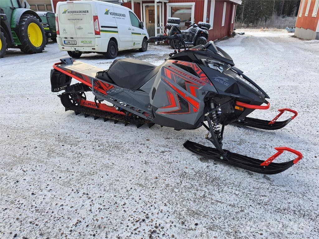 Arctic Cat M 8000 ALPHA Snowmobile