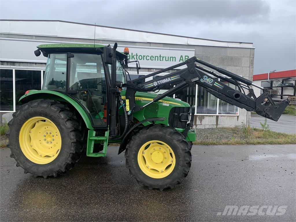 John Deere 5820 Tractoare