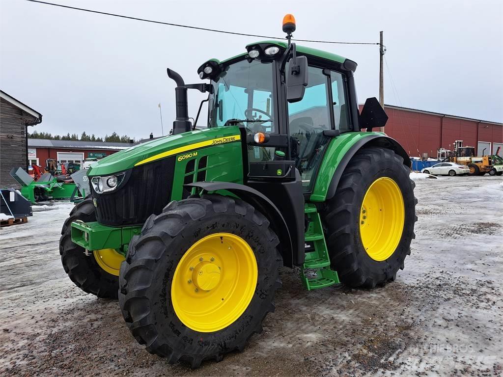 John Deere 6090M Tractoare