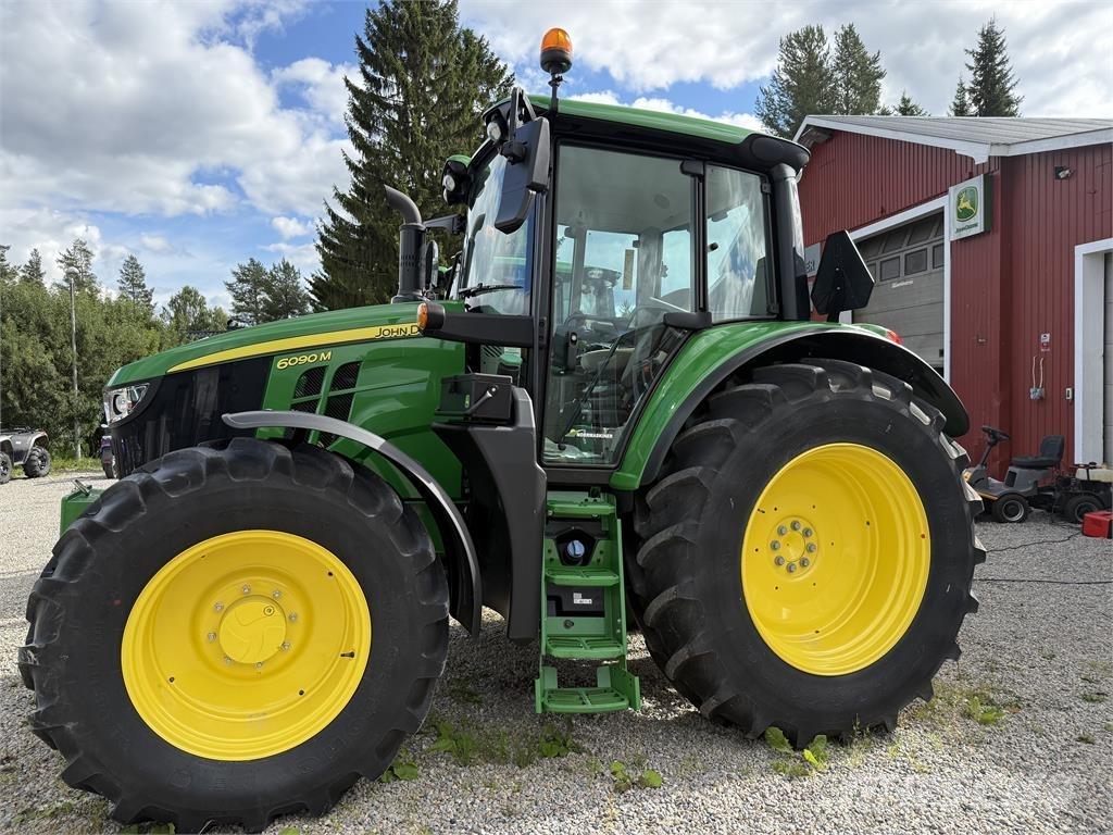 John Deere 6090M Tractoare