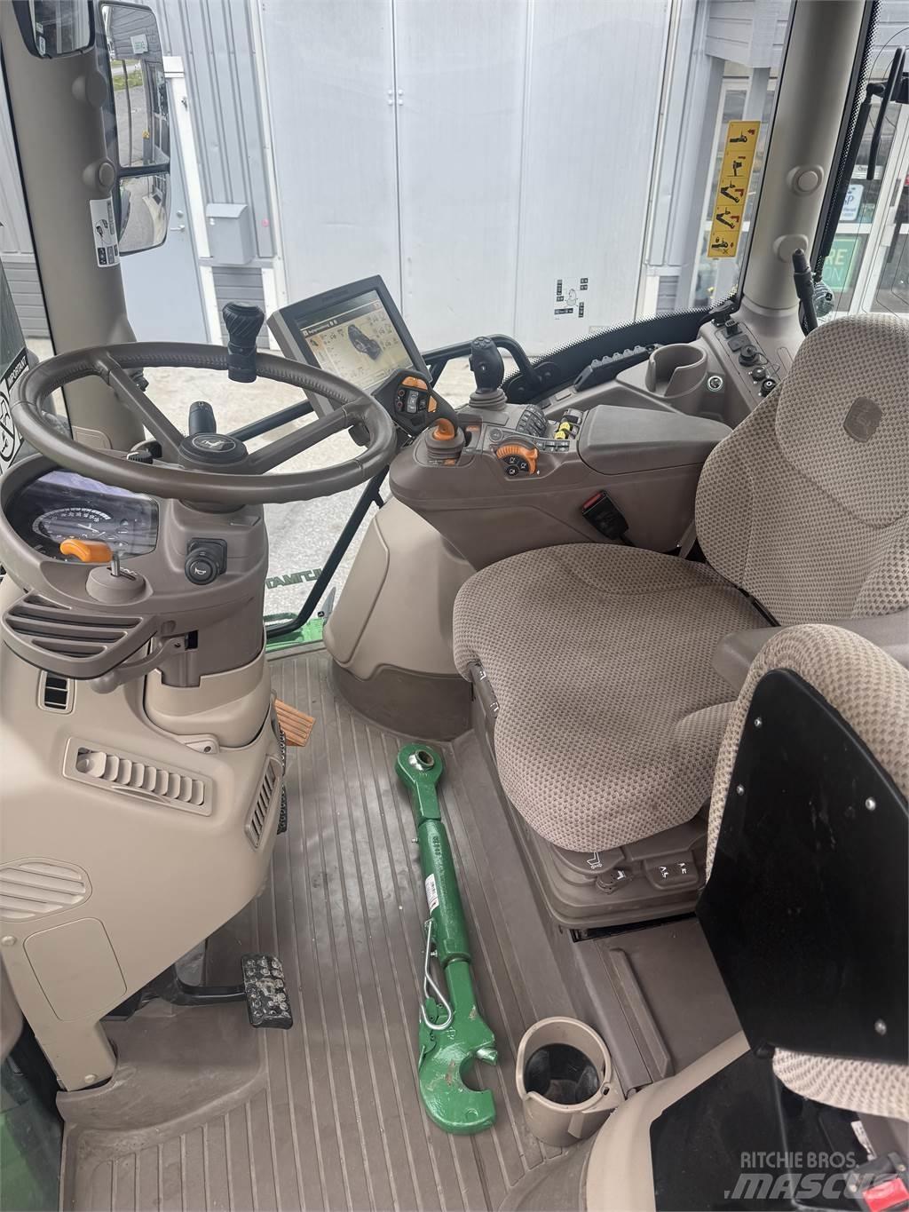 John Deere 6130R Tractoare