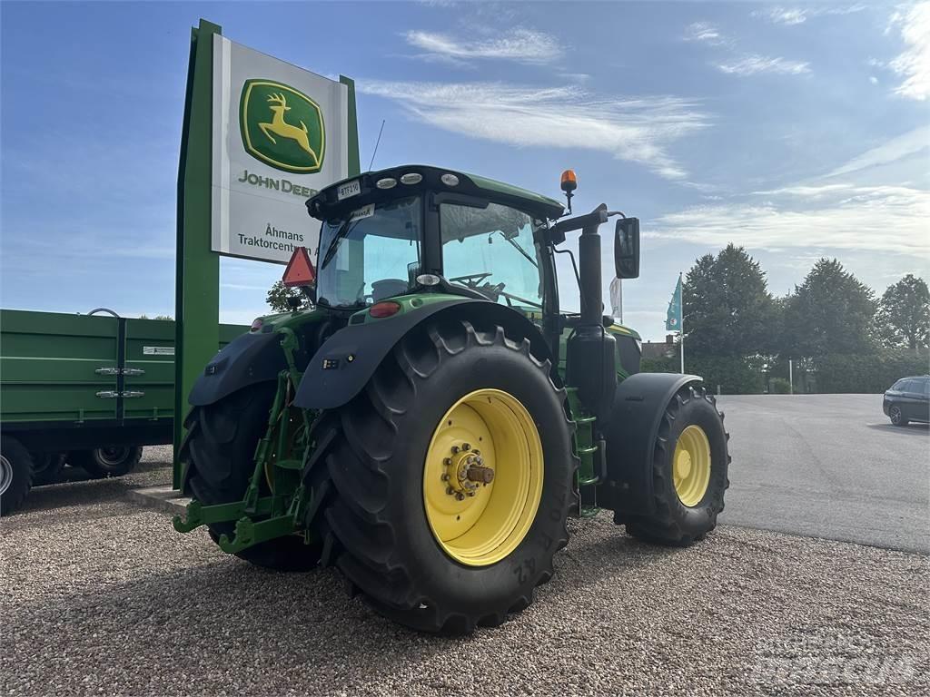 John Deere 6215R Tractoare