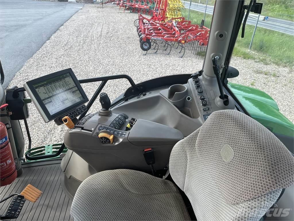 John Deere 6215R Tractoare
