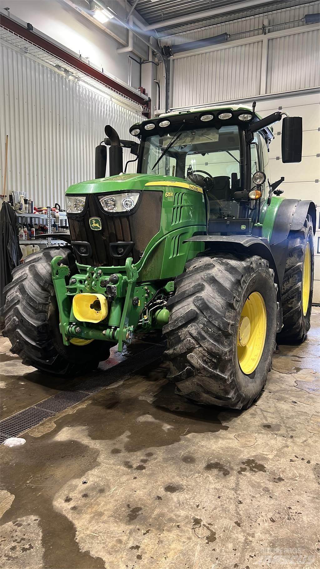 John Deere 6215R Tractoare