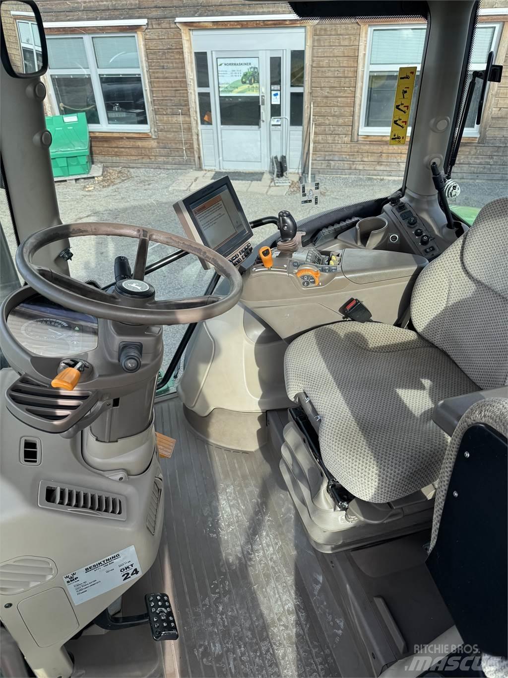 John Deere 6215R Tractoare