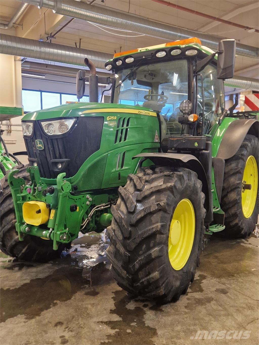 John Deere 6215R Tractoare