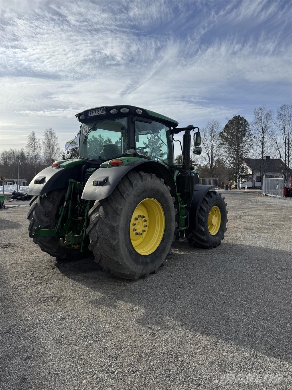 John Deere 6215R Tractoare