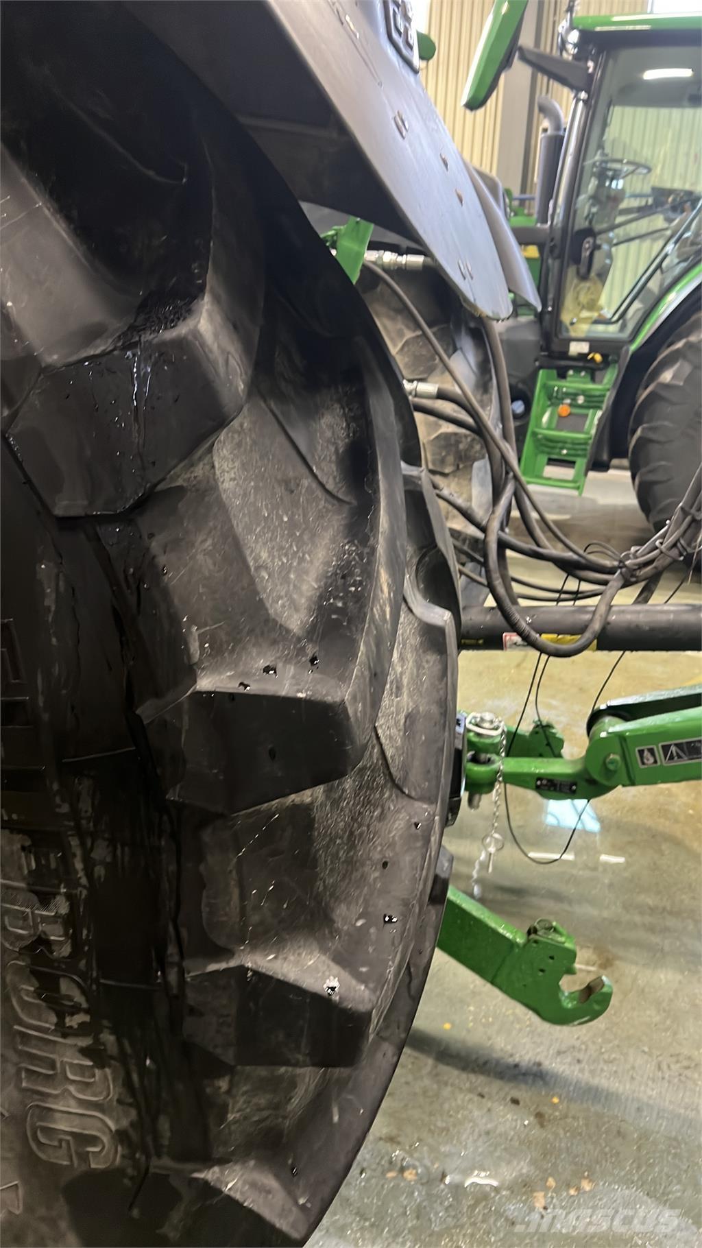 John Deere 6215R Tractoare