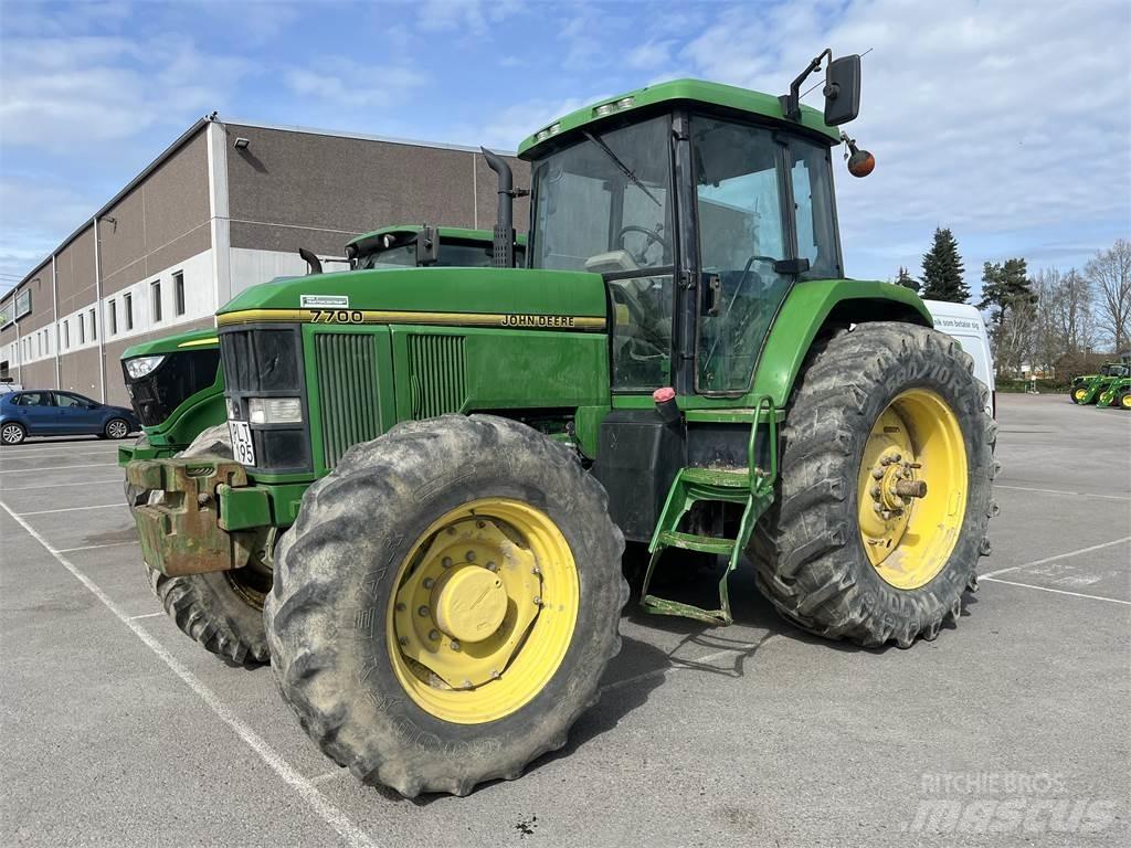 John Deere 7700 Tractoare