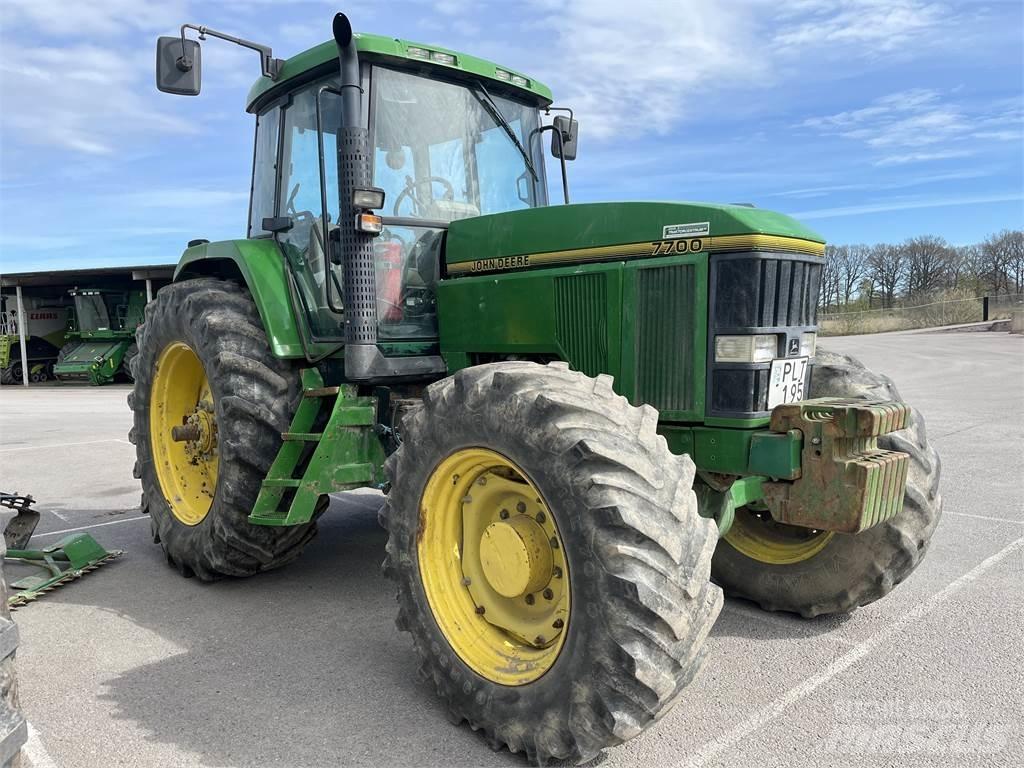 John Deere 7700 Tractoare