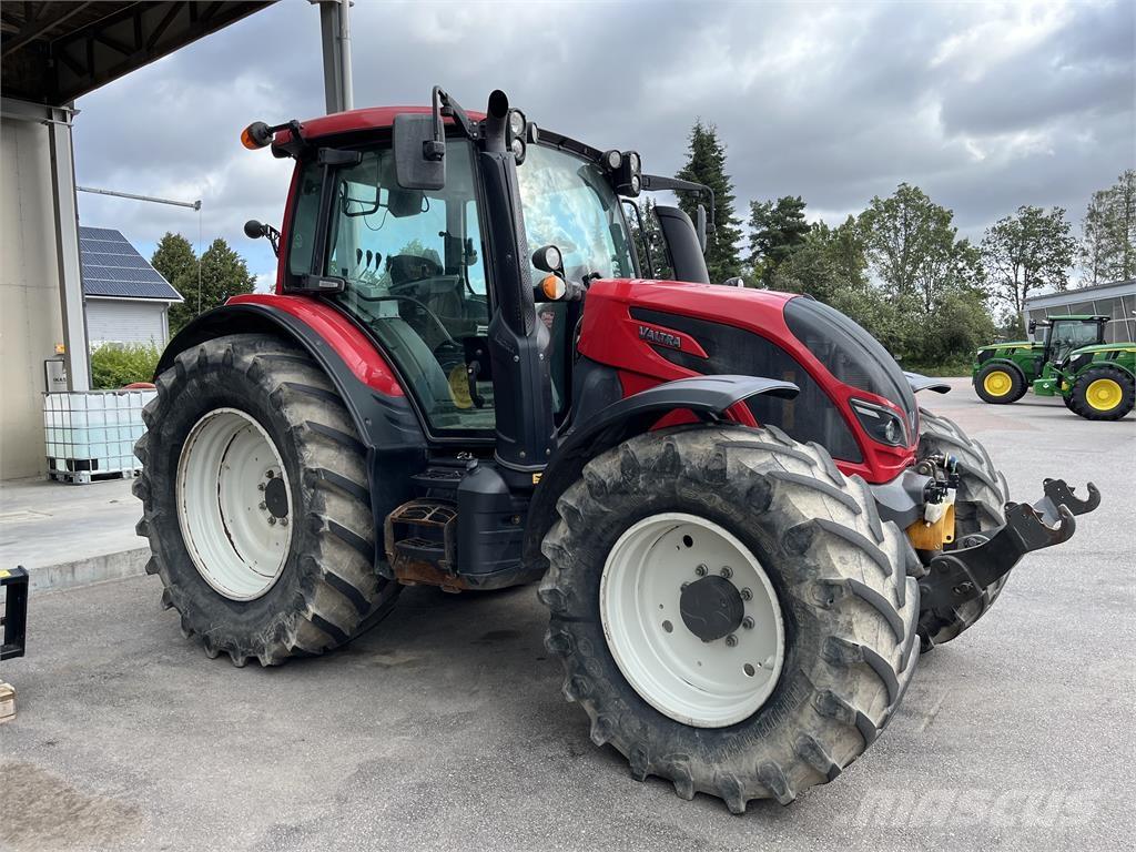 Valtra N174 Tractoare