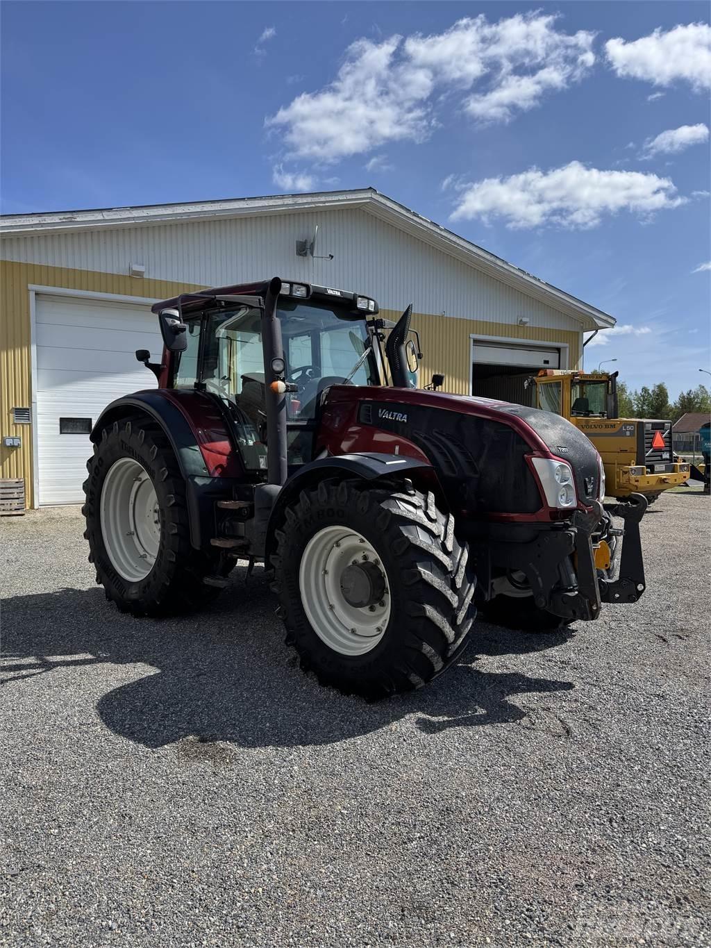 Valtra T203 Direct Tractoare