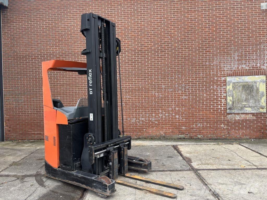 BT RRE 160 Stivuitor cu catarg retractabil