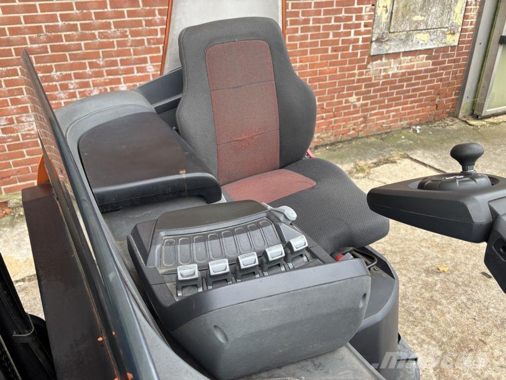 BT RRE 160 Stivuitor cu catarg retractabil