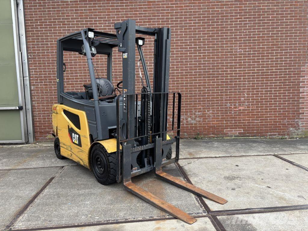 CAT 2EP5000 Stivuitor electric