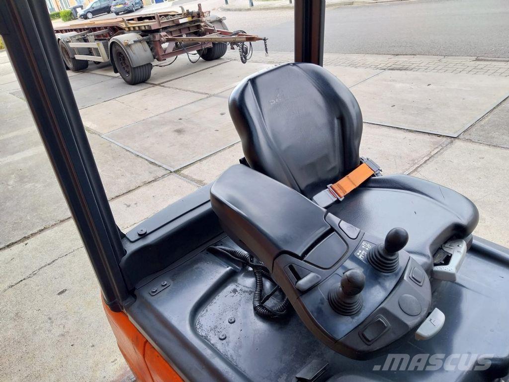 Linde E20L-02 Stivuitor electric