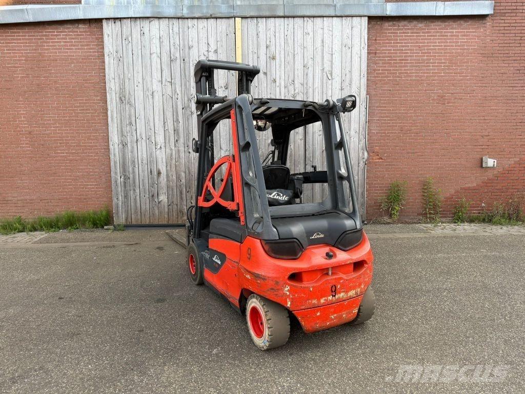 Linde E30-01 Stivuitor electric