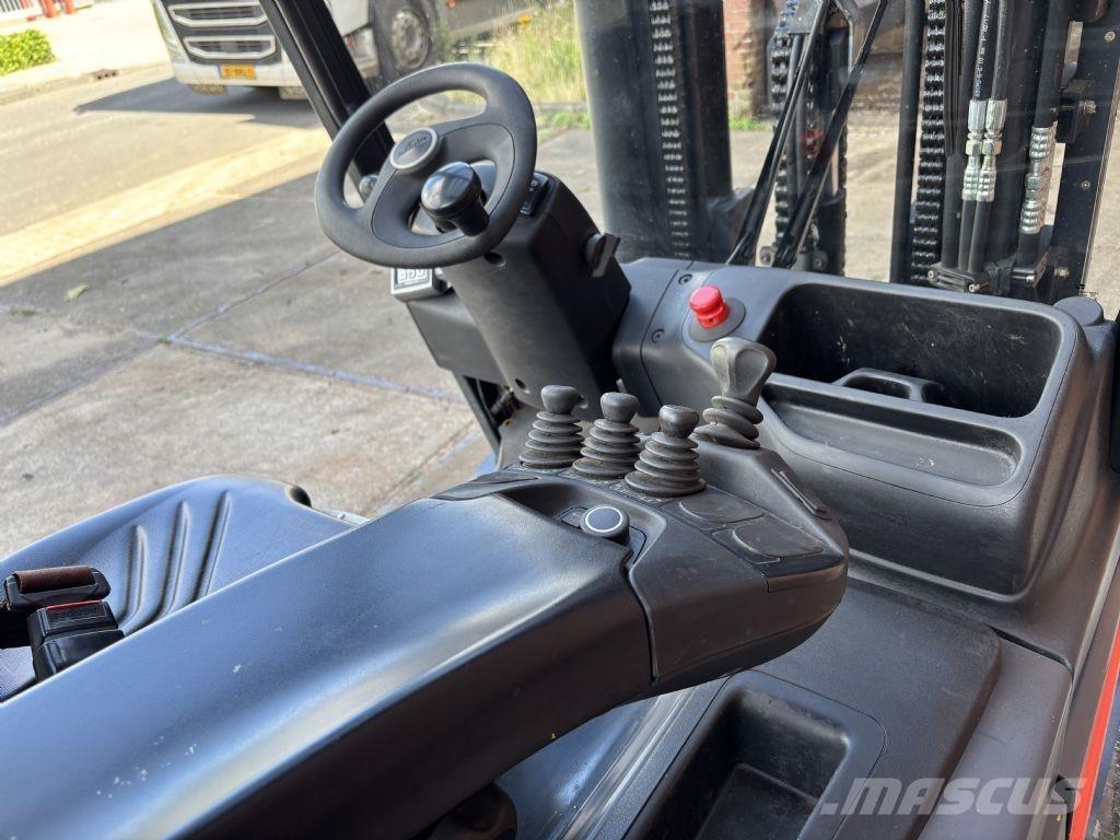 Linde E30-01 Stivuitor electric
