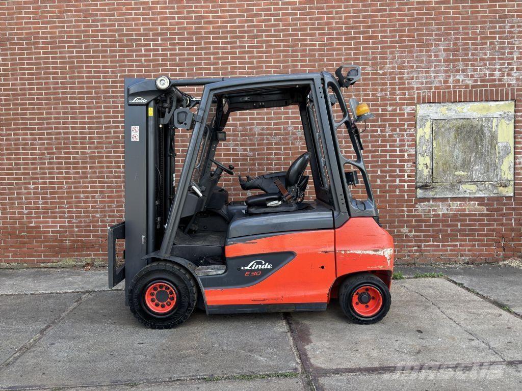Linde E30-01 Stivuitor electric