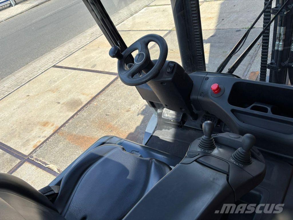 Linde E30L-01 Stivuitor electric
