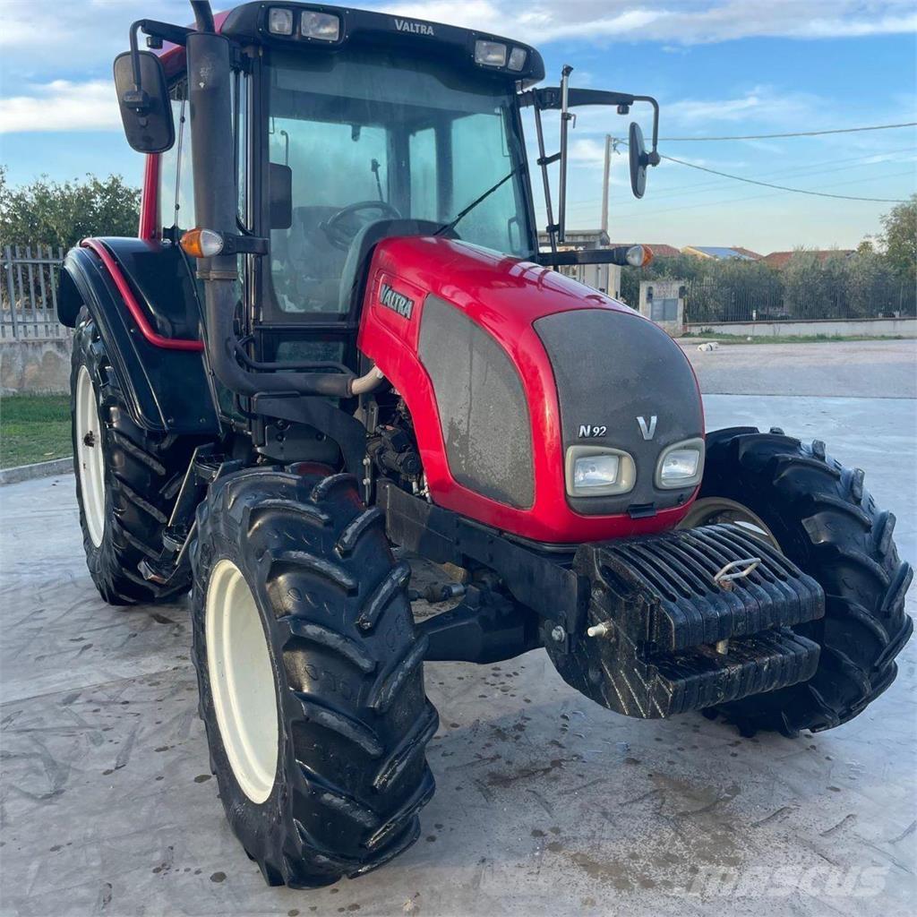 Valtra N92 Tractoare