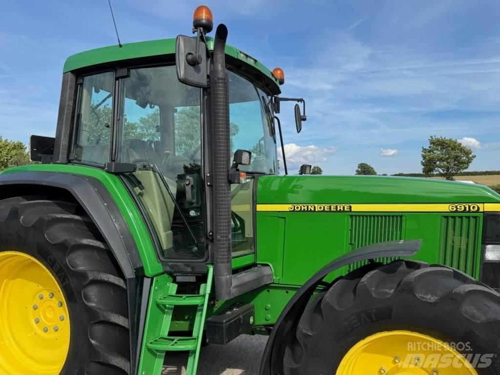 John Deere 6910 Tractoare