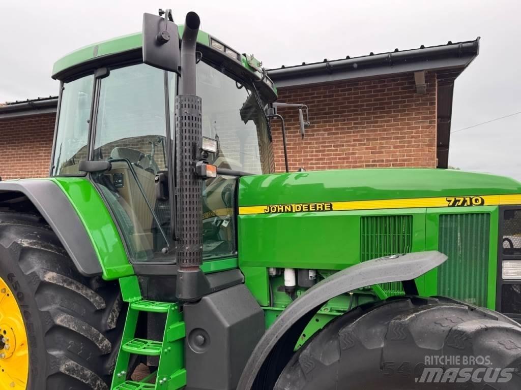John Deere 7710 Tractoare