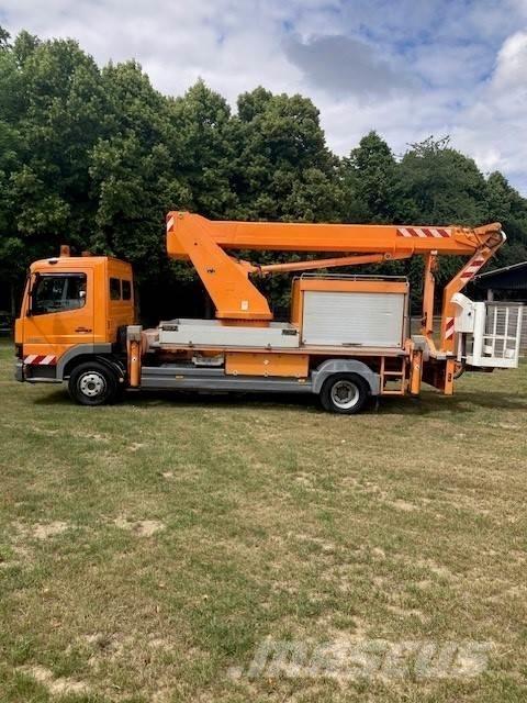 Wumag WT 220 e Platforme aeriene montate pe camion