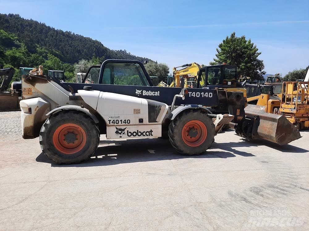 Bobcat T40-140 Stivuitor cu catarg retractabil