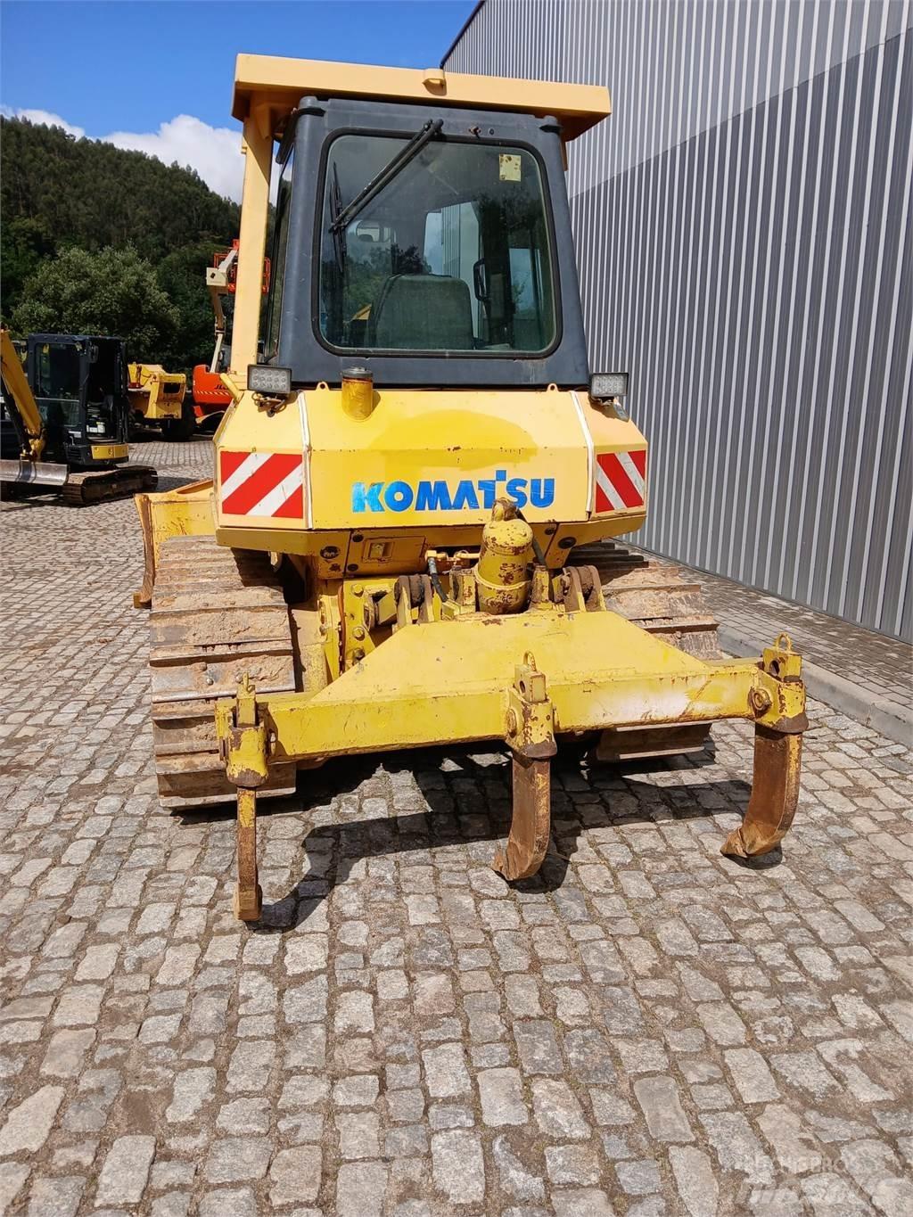 Komatsu D41E-6 Buldozere pentru montat tevi