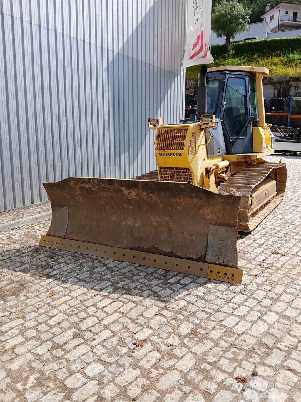 Komatsu D41E-6 Buldozere pentru montat tevi