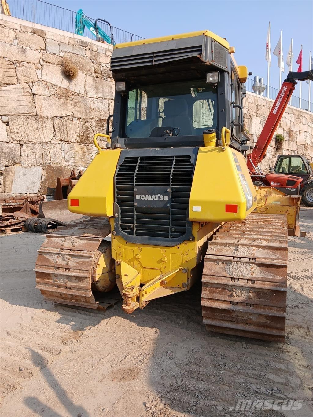 Komatsu D51PXI-22 Buldozere pentru montat tevi