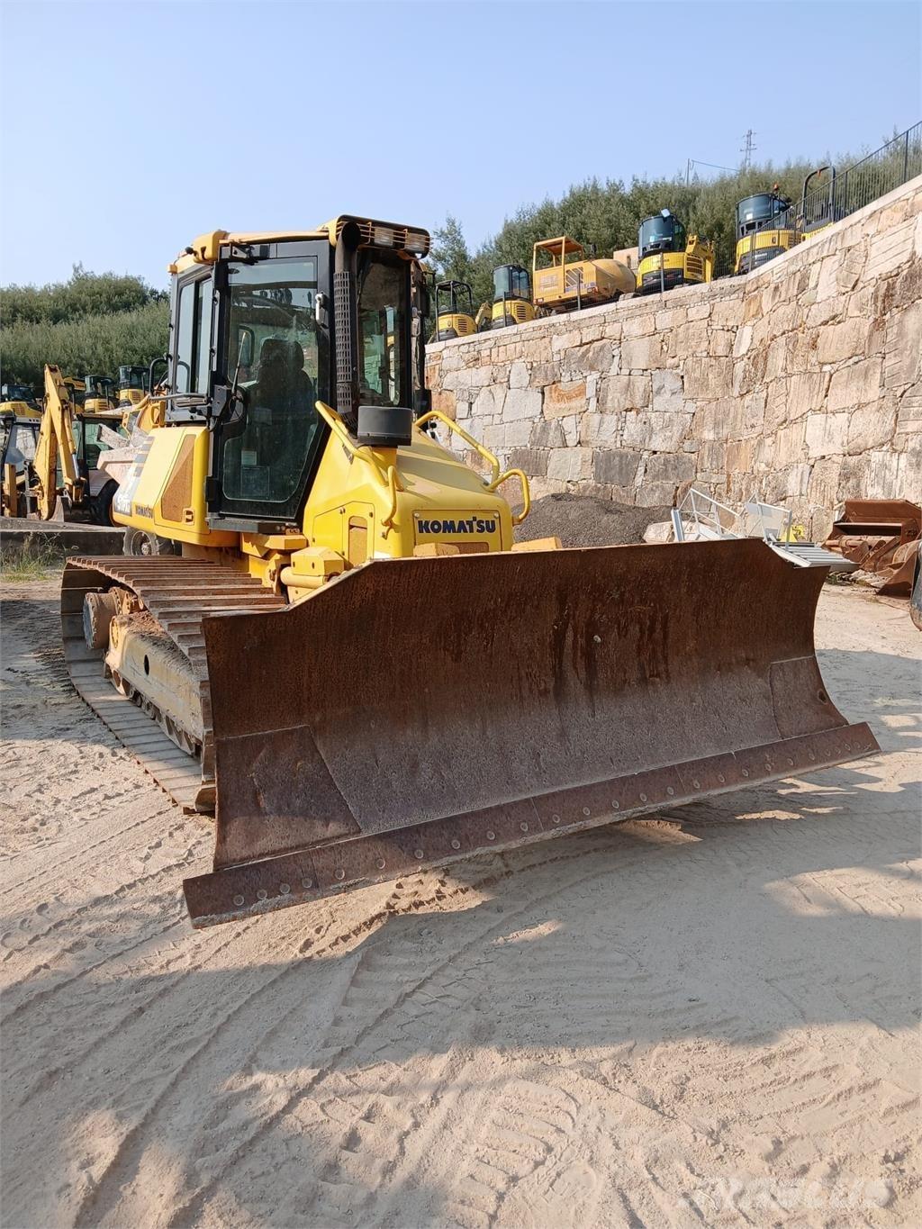 Komatsu D51PXI-22 Buldozere pentru montat tevi