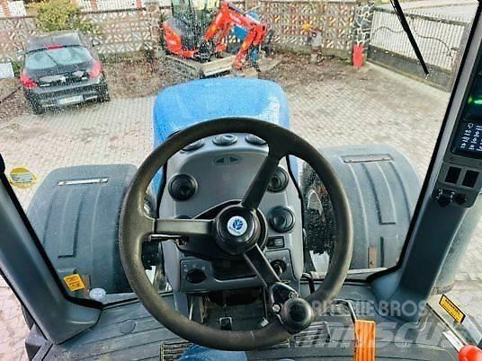 New Holland T8040 Tractoare