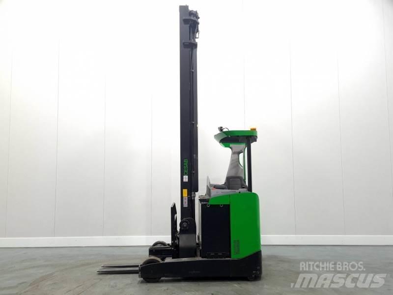 BT R318 Stivuitor cu catarg retractabil
