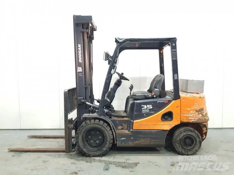 Doosan D35C-5 Stivuitor diesel