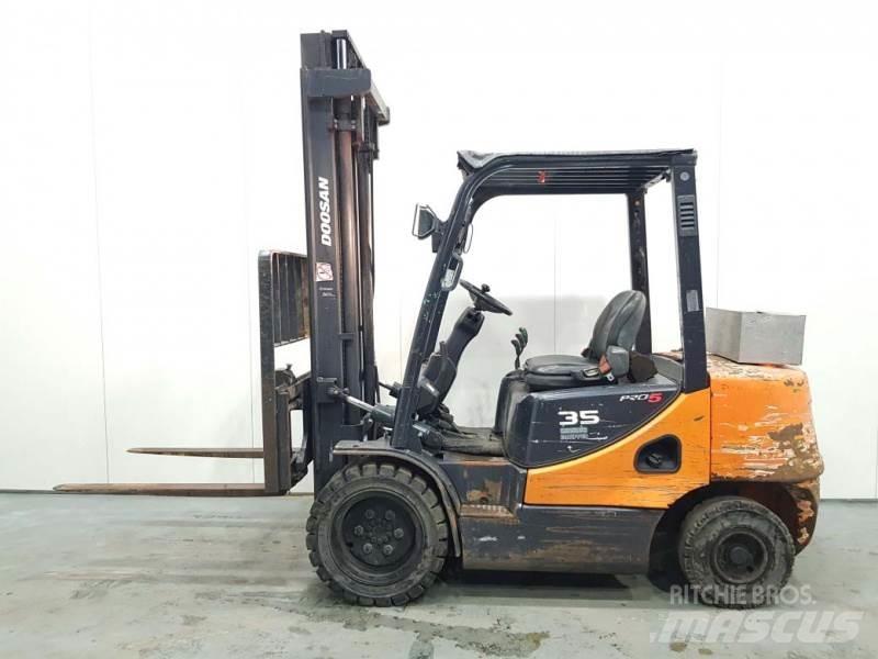 Doosan D35C-5 Stivuitor diesel