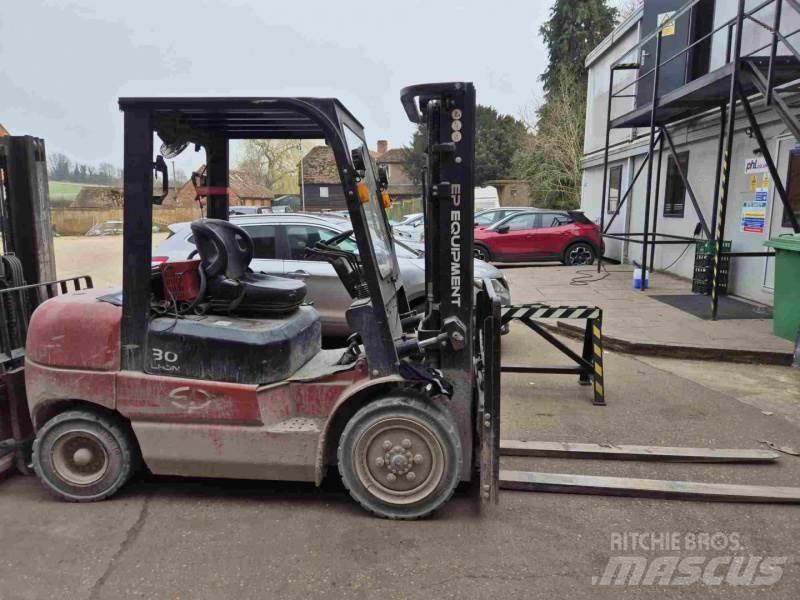 EP EFL302 410 Stivuitor electric