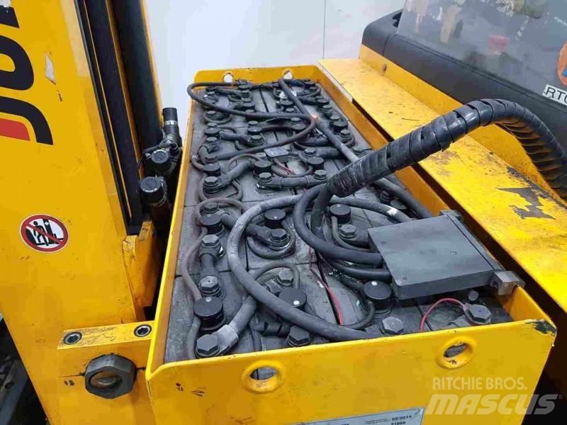 Jungheinrich ETV216 Stivuitor cu catarg retractabil