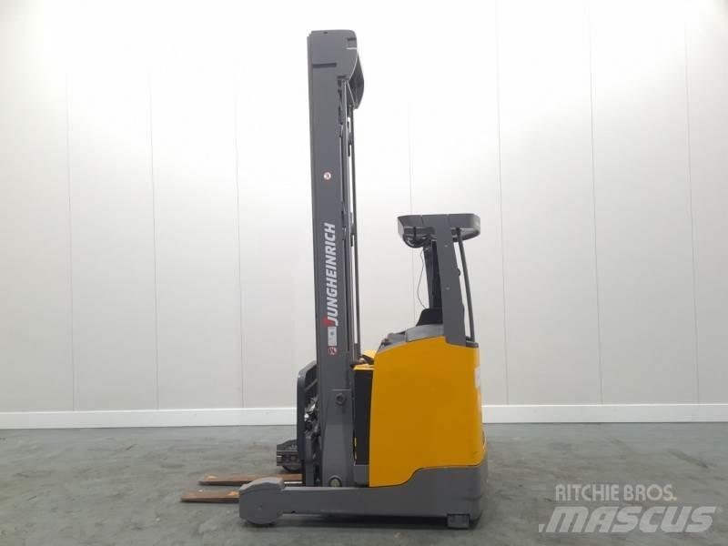 Jungheinrich ETV318 Stivuitor cu catarg retractabil