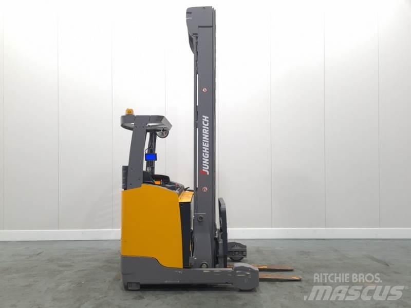 Jungheinrich ETV318 Stivuitor cu catarg retractabil
