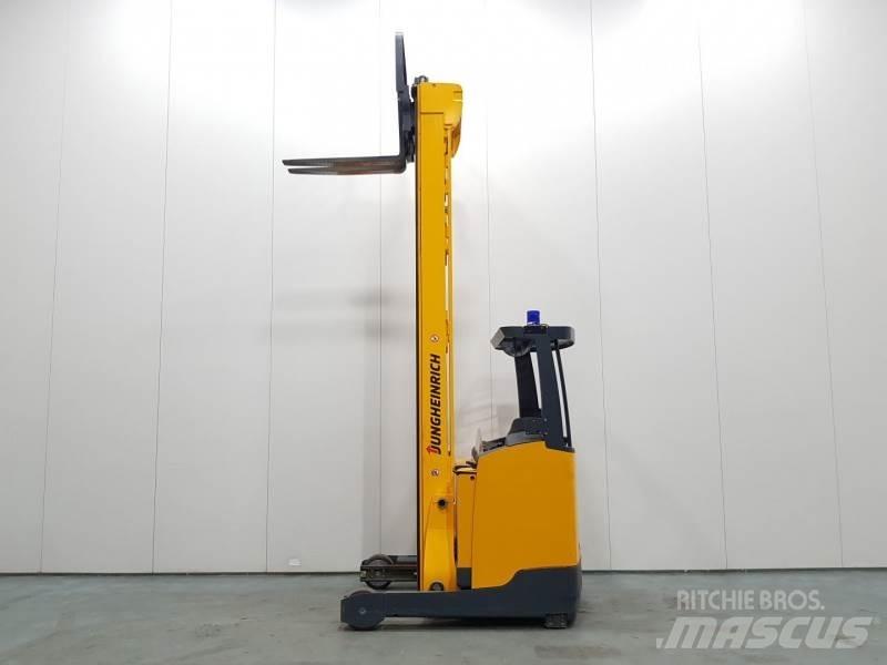 Jungheinrich ETV318 Stivuitor cu catarg retractabil