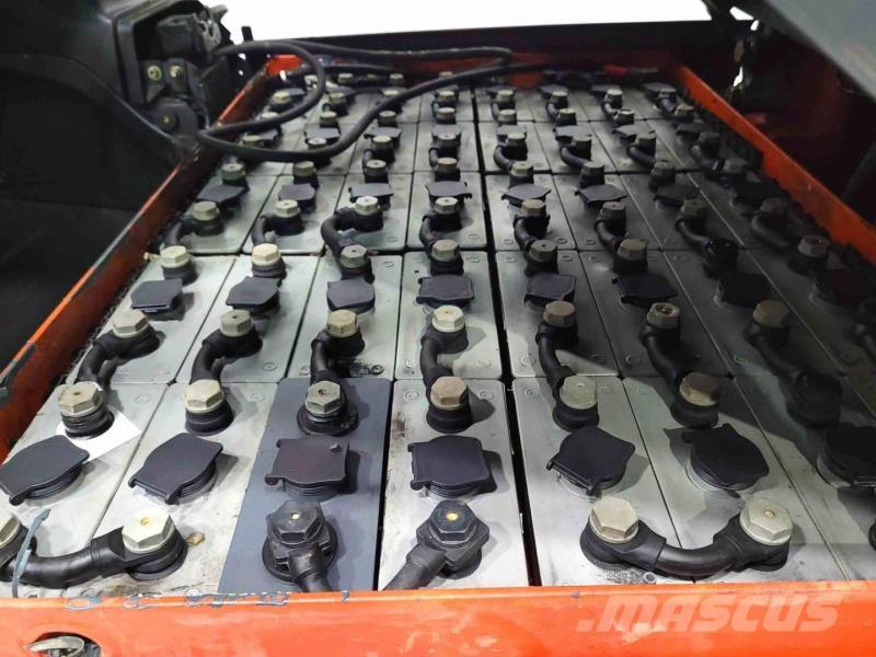 Linde E30-01 Stivuitor electric