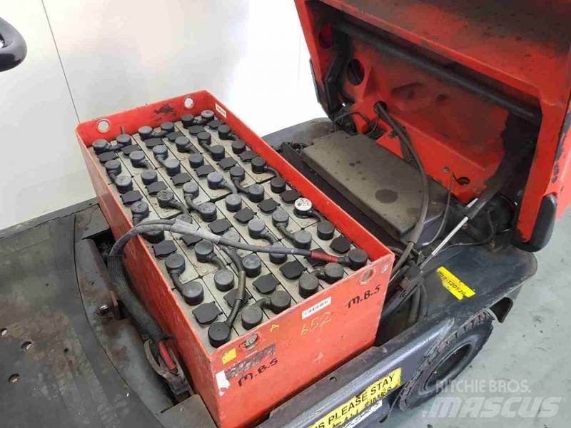 Linde P60 126 Camioane de tractiune
