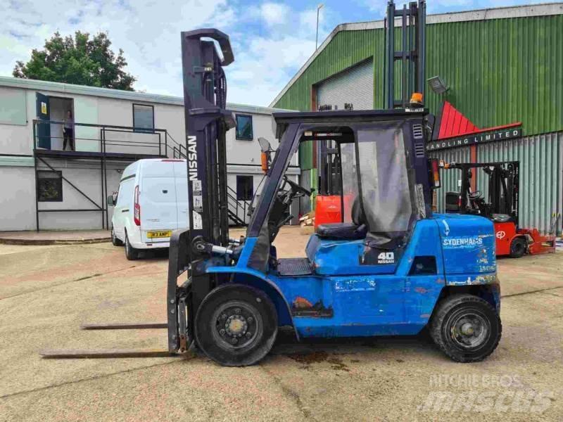 Nissan FO4D40Q2 Stivuitor diesel