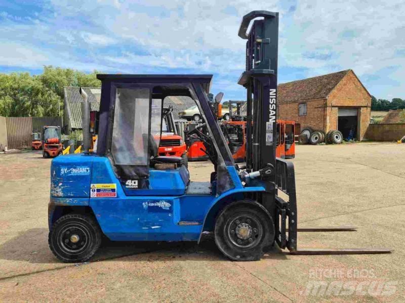 Nissan FO4D40Q2 Stivuitor diesel