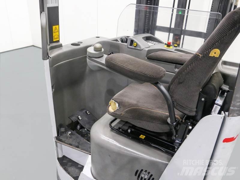 Nissan UNS161 Stivuitor cu catarg retractabil